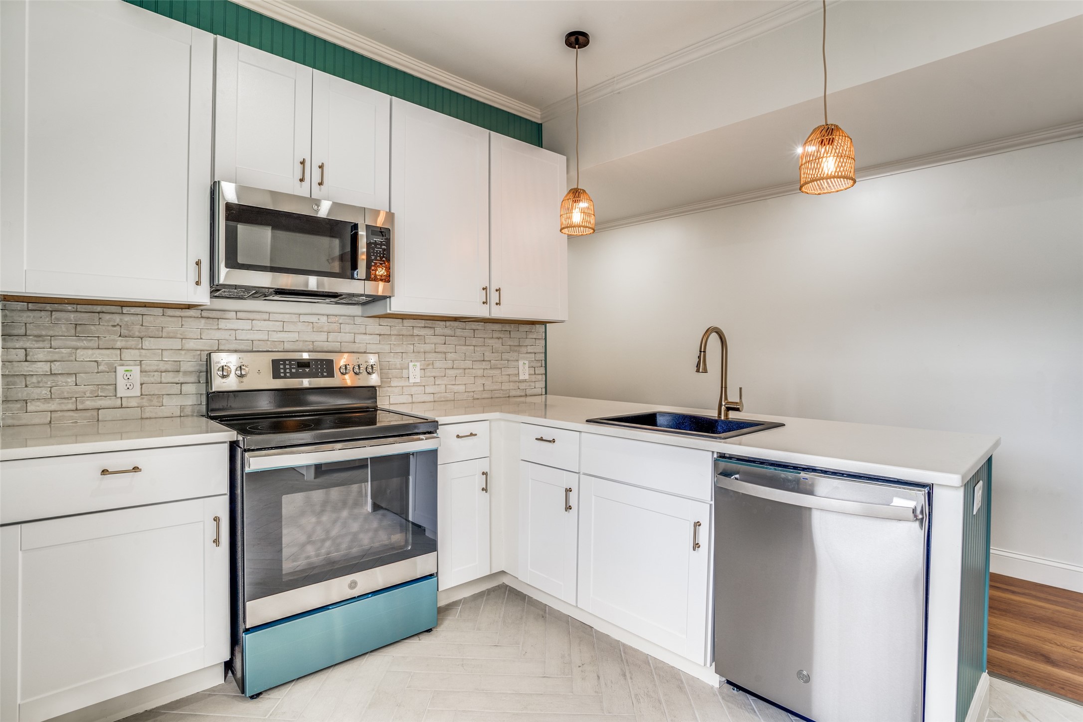 305 S Willomet Avenue 2