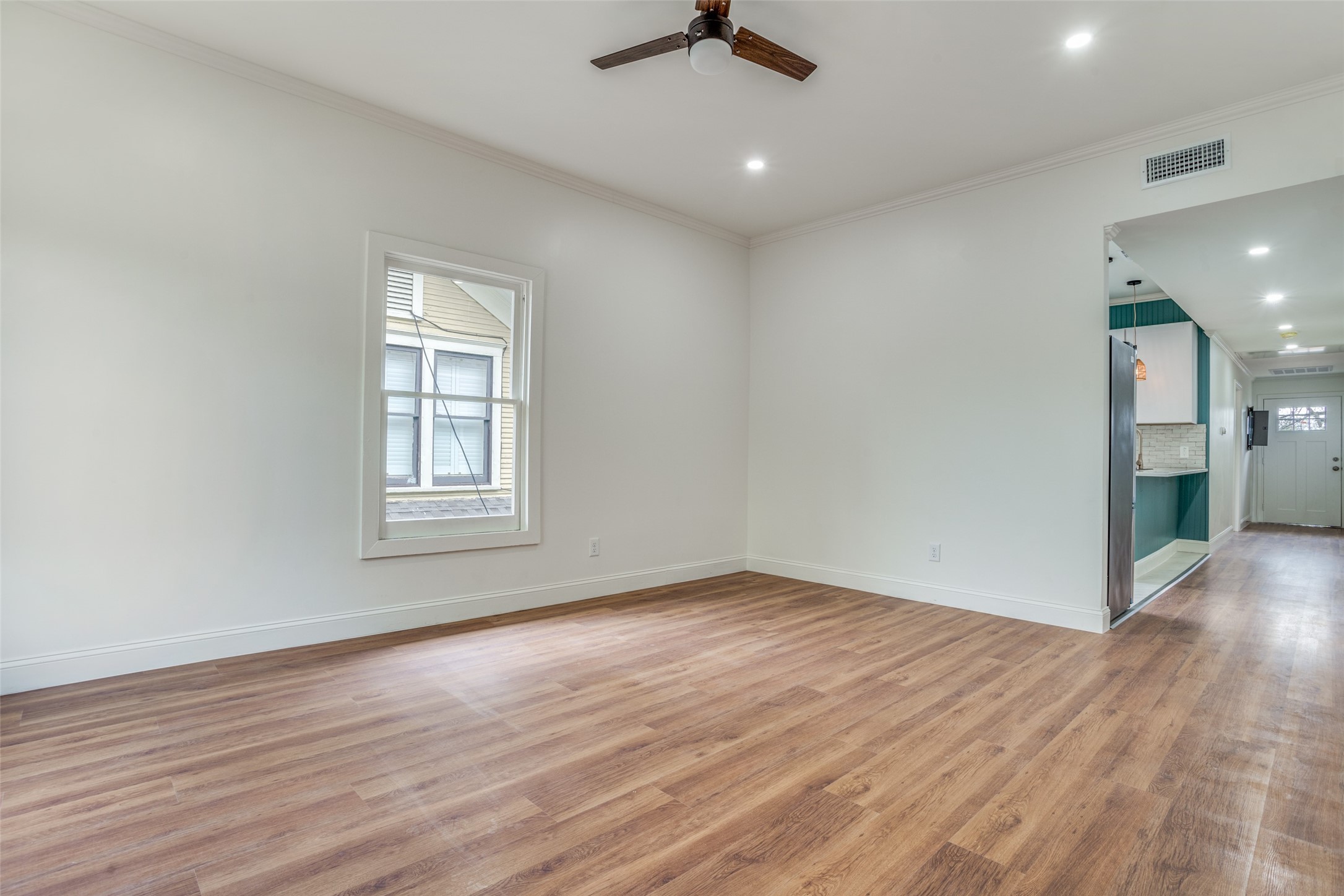 305 S Willomet Avenue 2