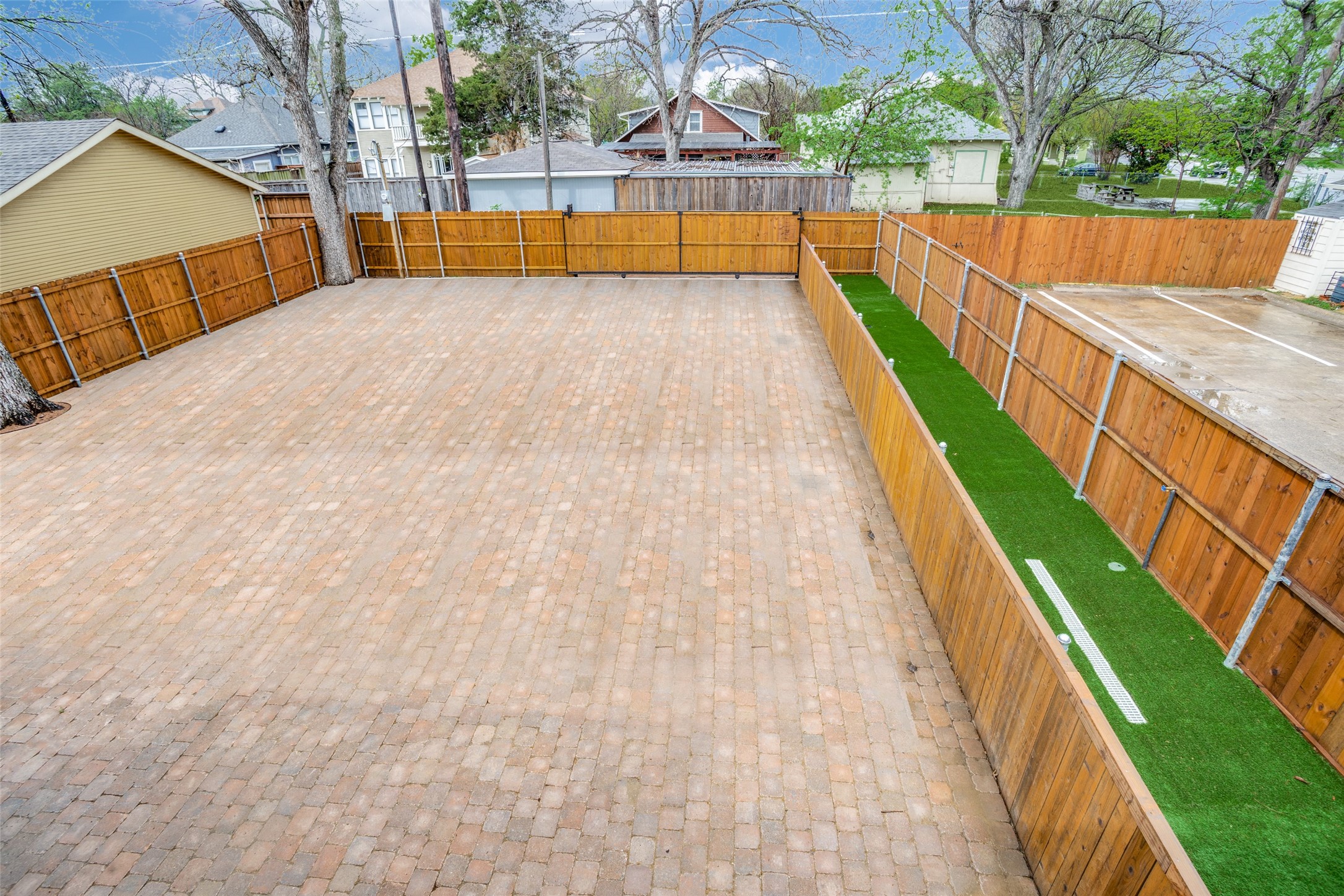 305 S Willomet Avenue 3