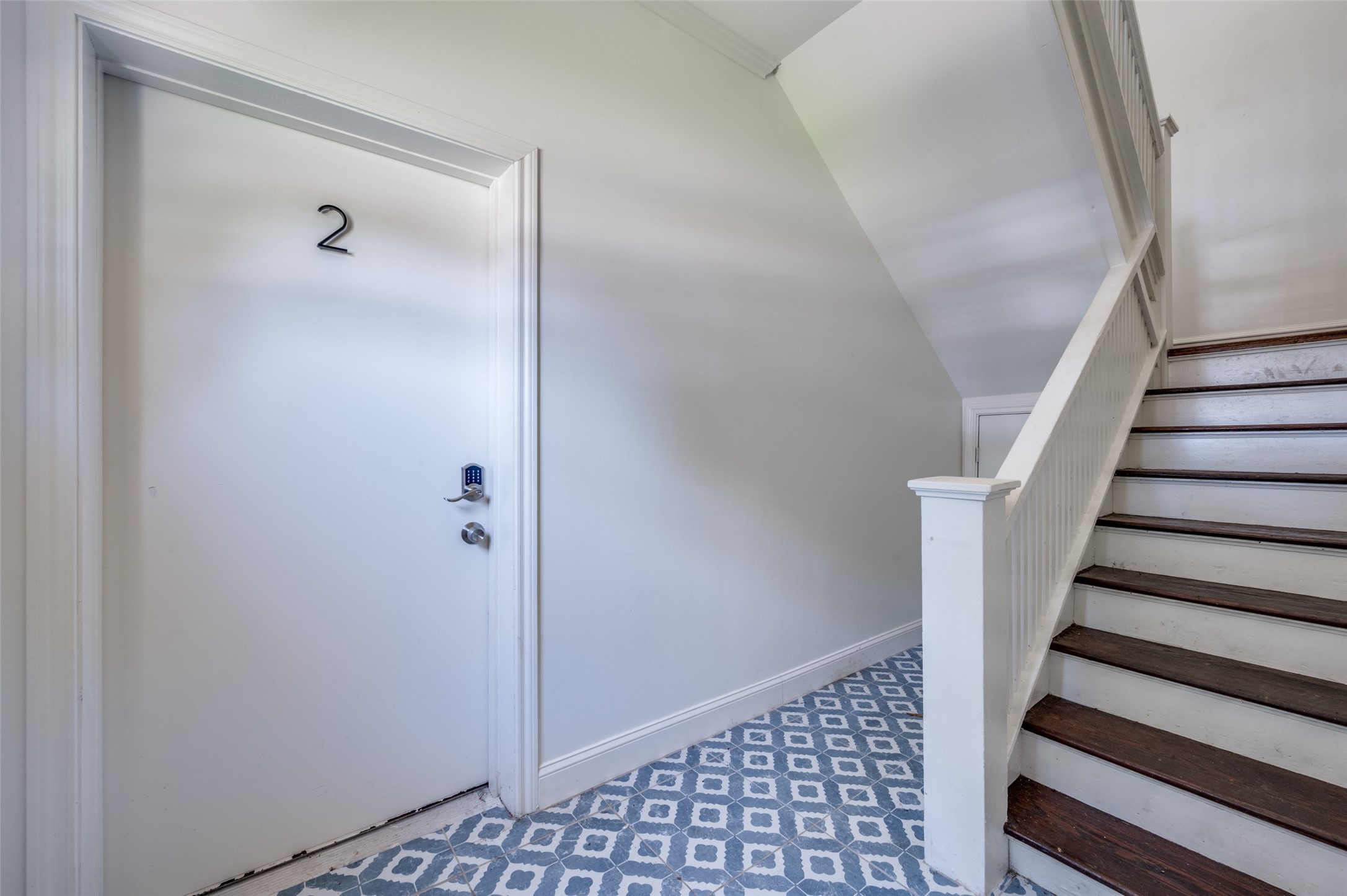 305 S Willomet Avenue 3