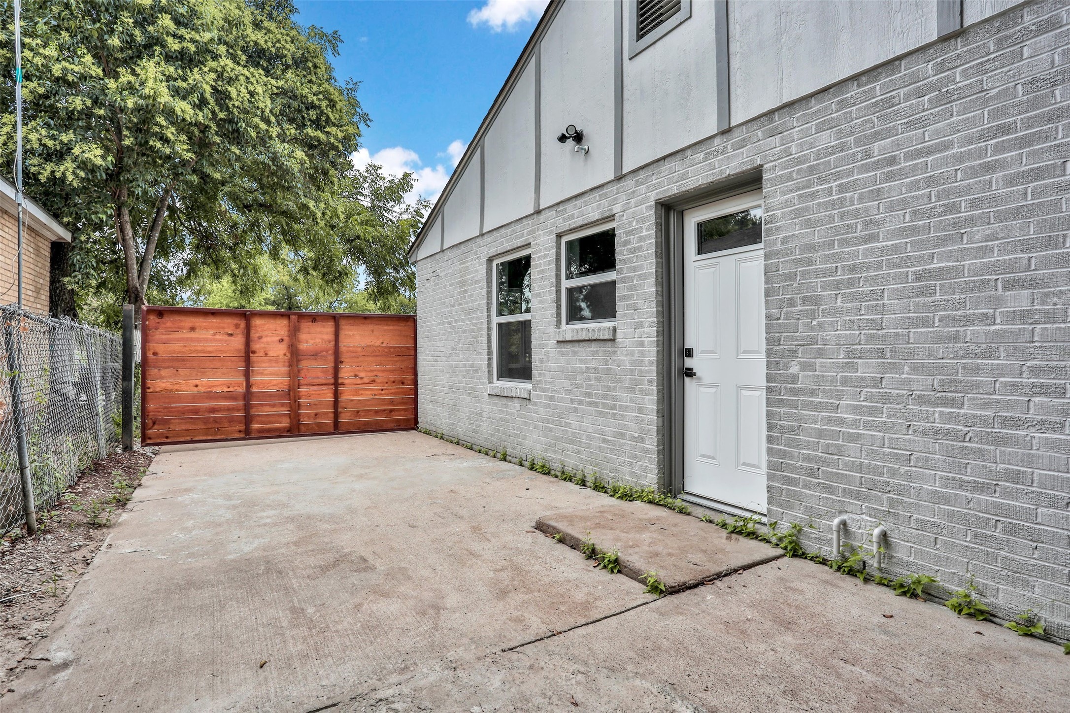 3836-3838 Mount Ranier Street