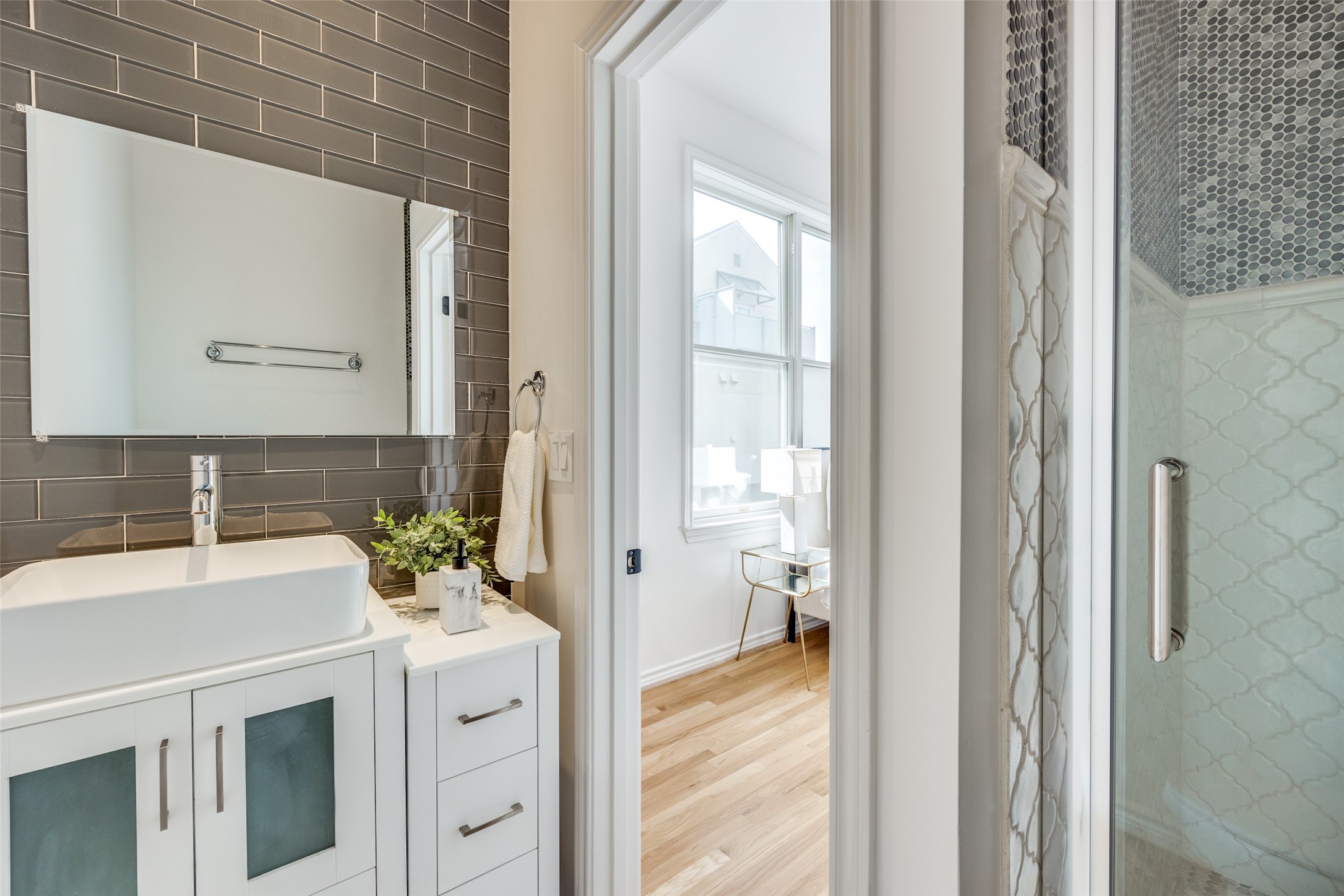 4223 Buena Vista Street 9