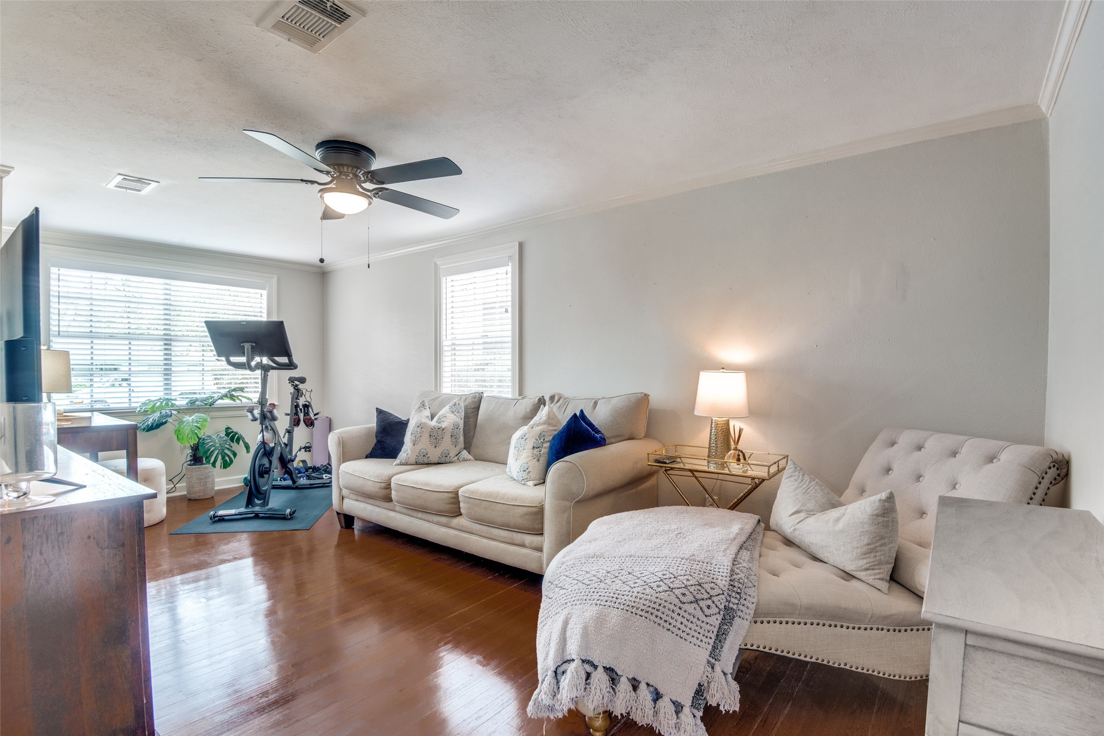 9007 San Fernando Way