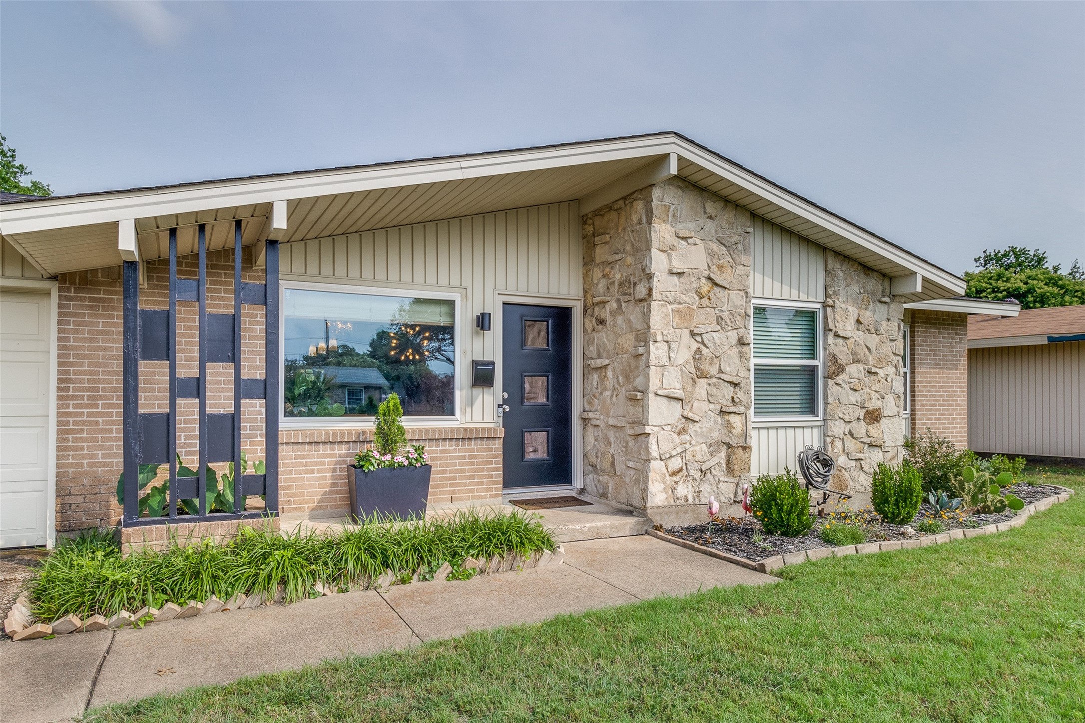 8554 Strathmore Drive