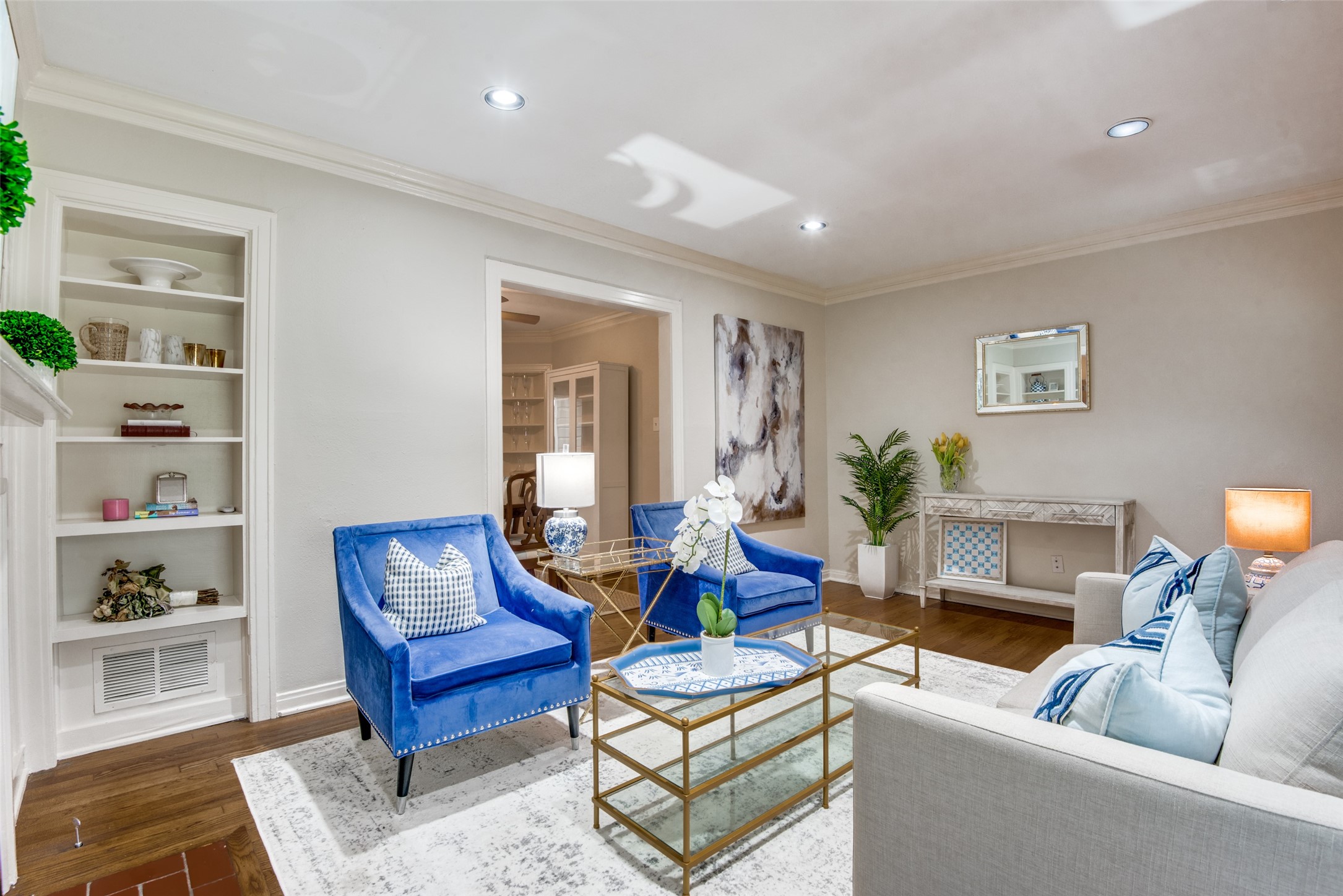 9007 San Fernando Way