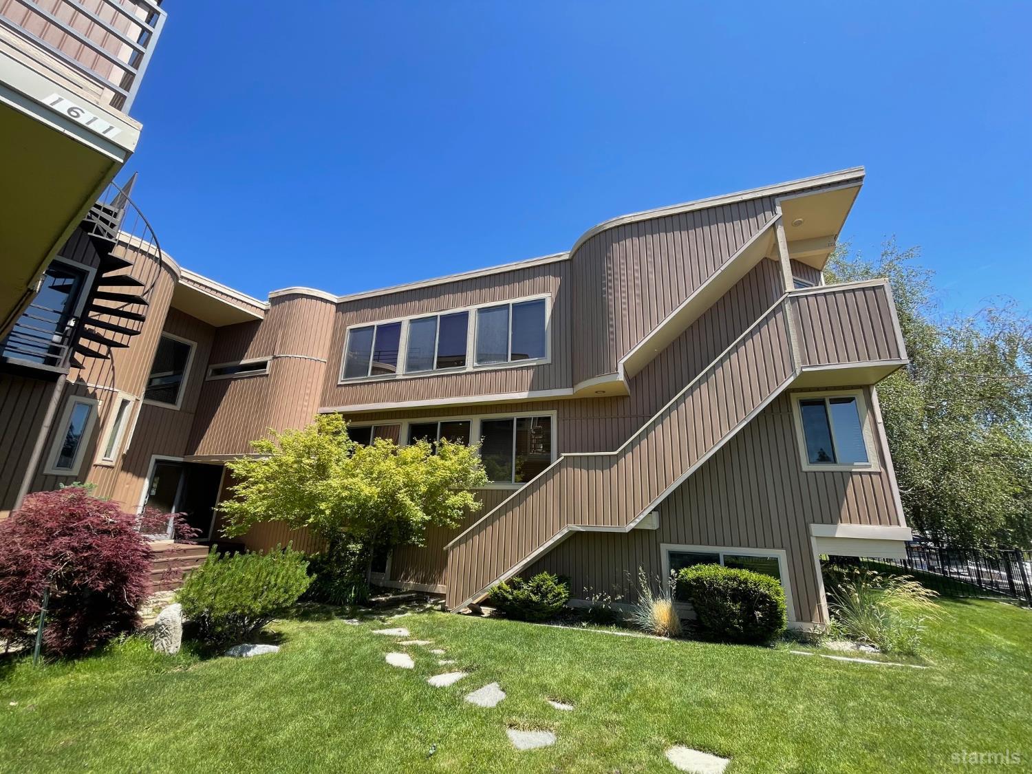 1611 Venice Drive