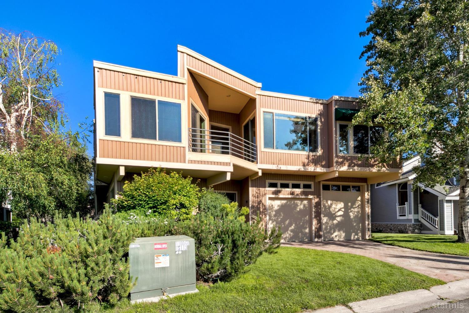 1611 Venice Drive