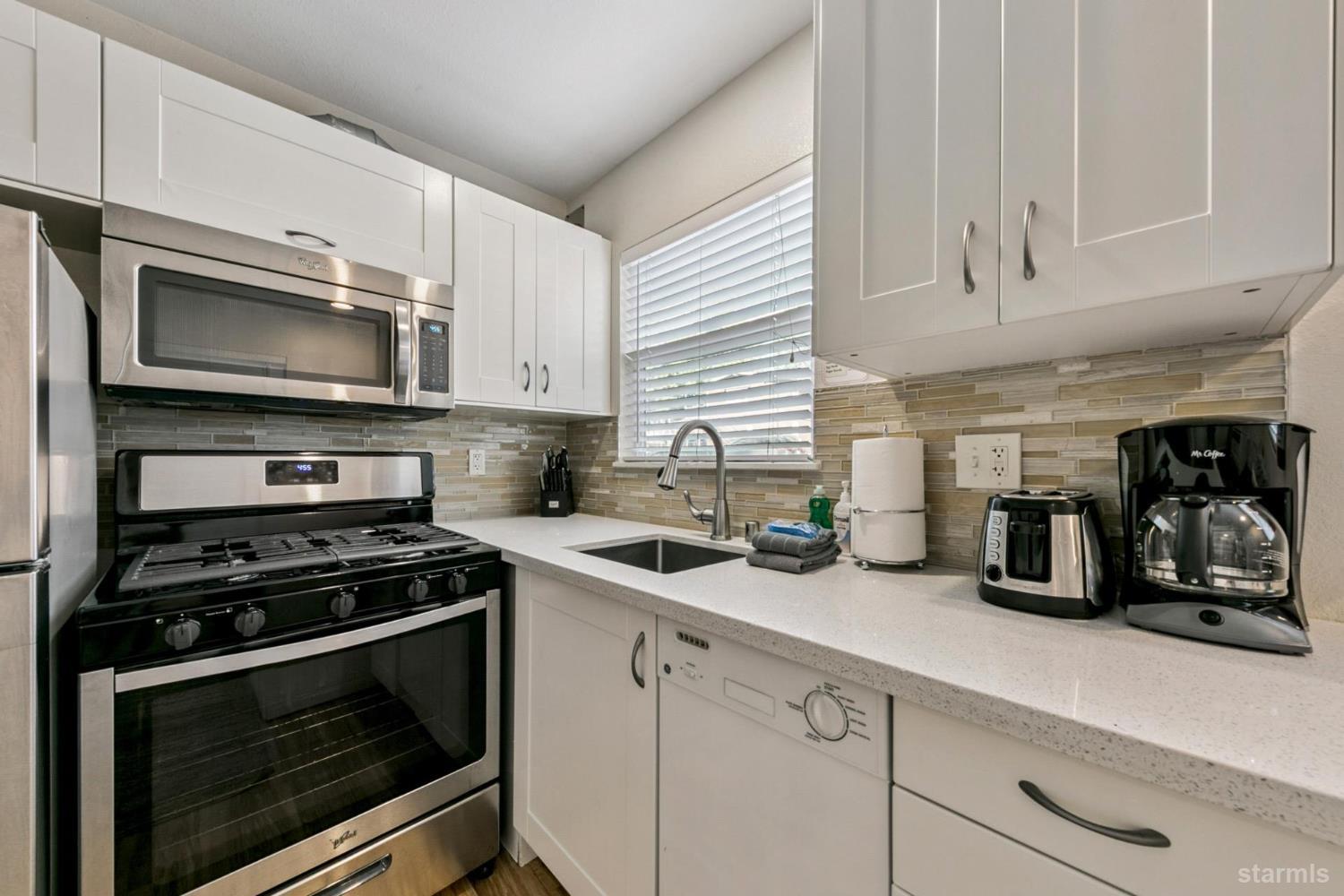 4085 Manzanita Avenue Unit: 1-4