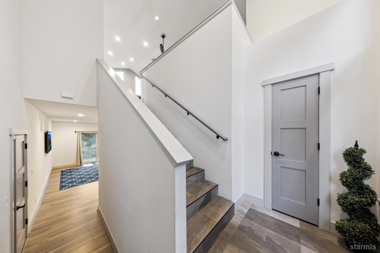 2810 Saint Nick Way