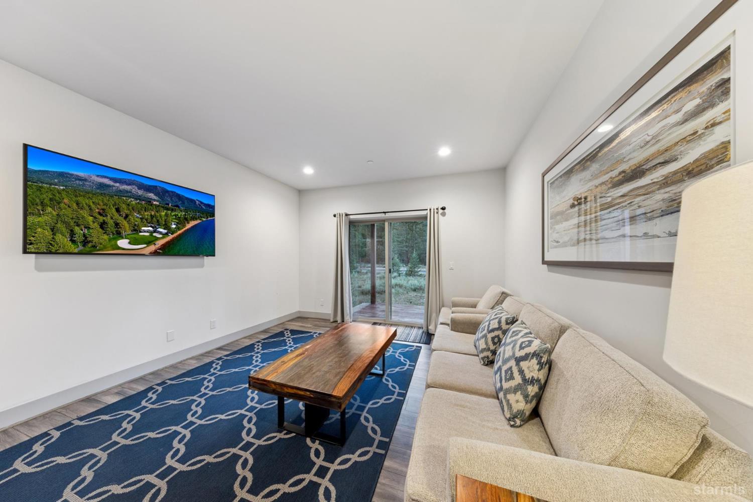 2810 Saint Nick Way