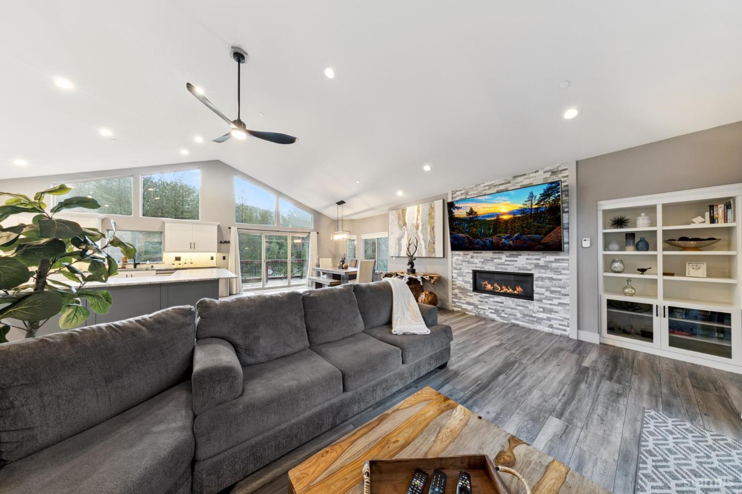 2810 Saint Nick Way
