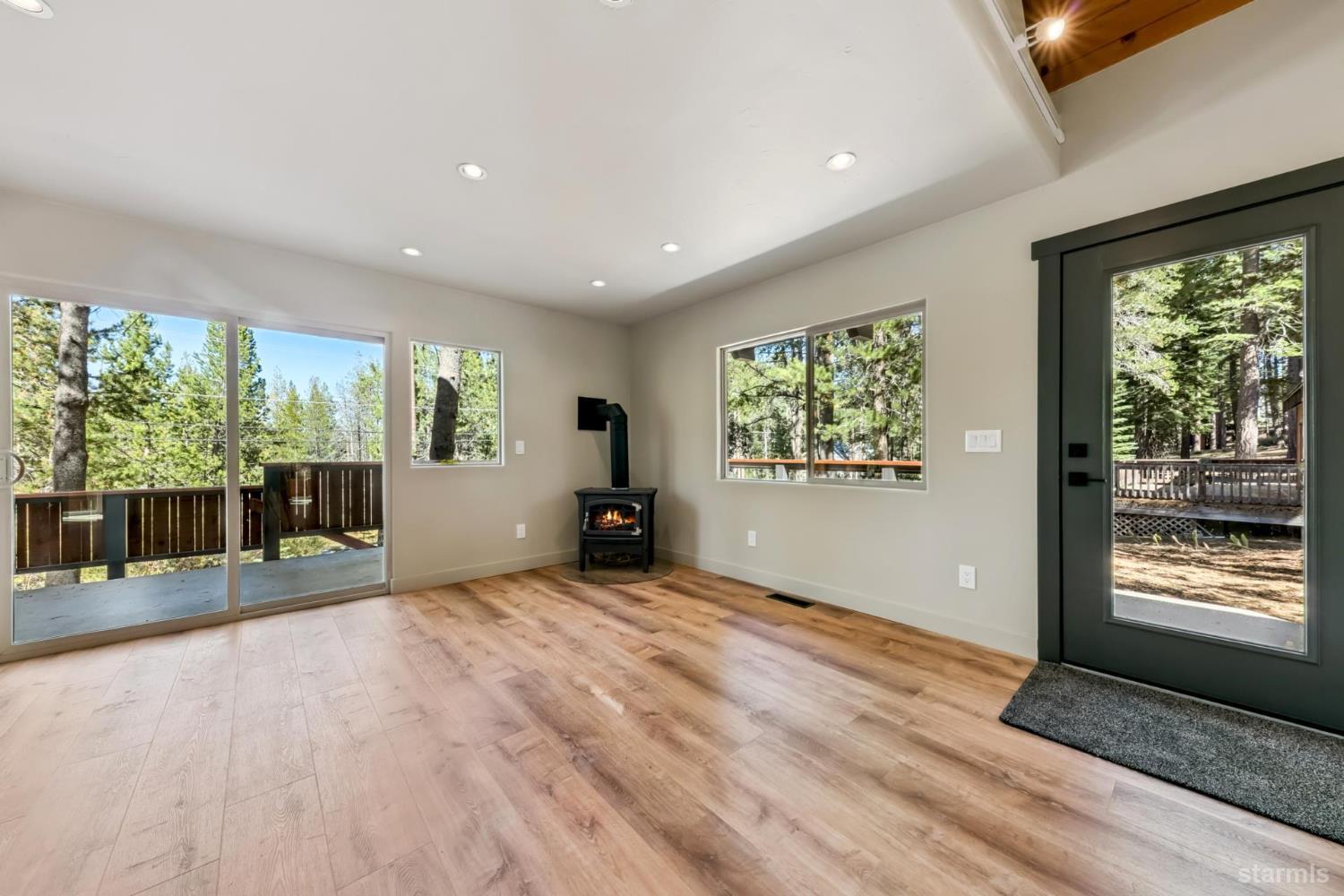 607 Lake Tahoe Boulevard