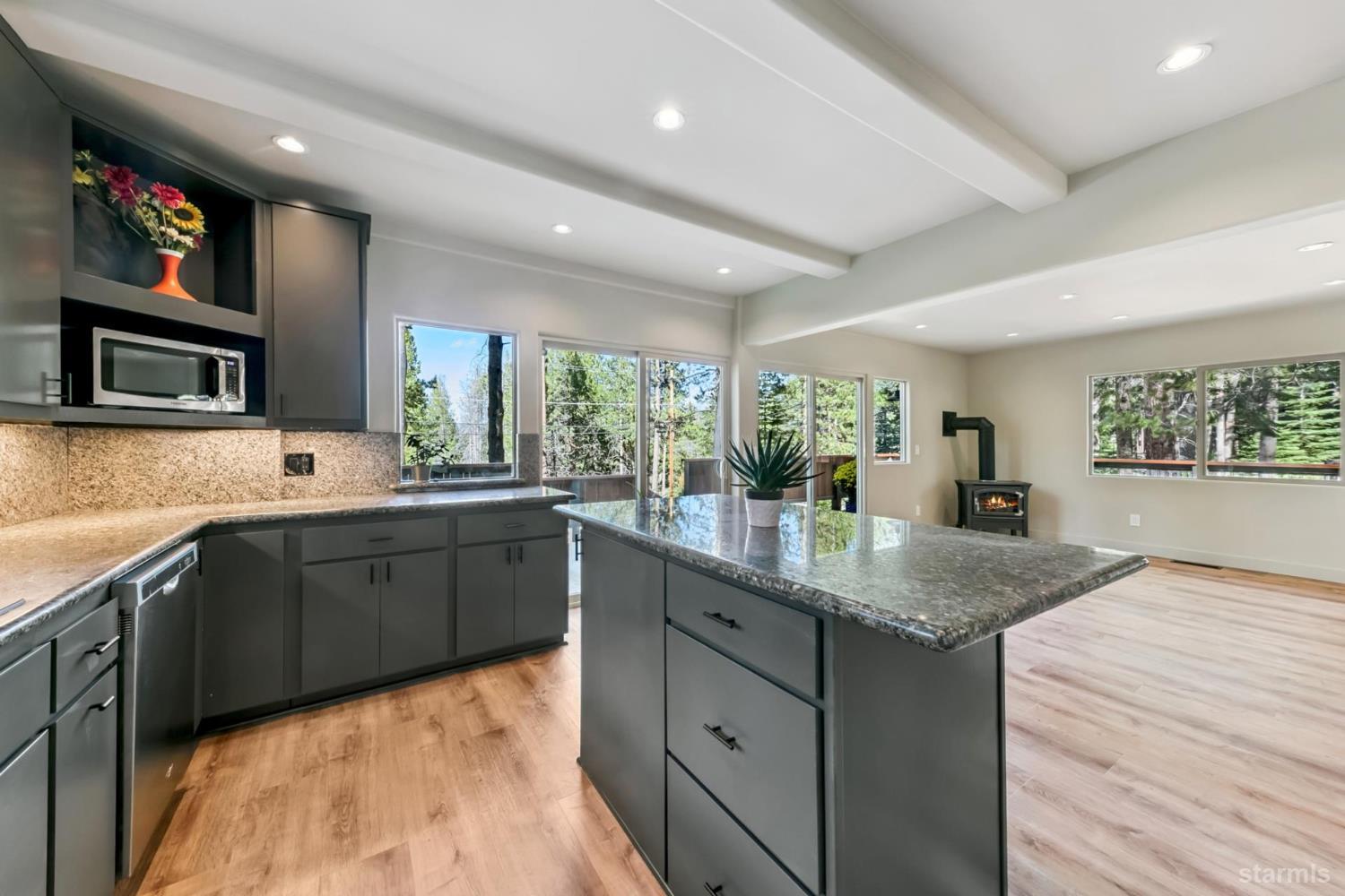 607 Lake Tahoe Boulevard