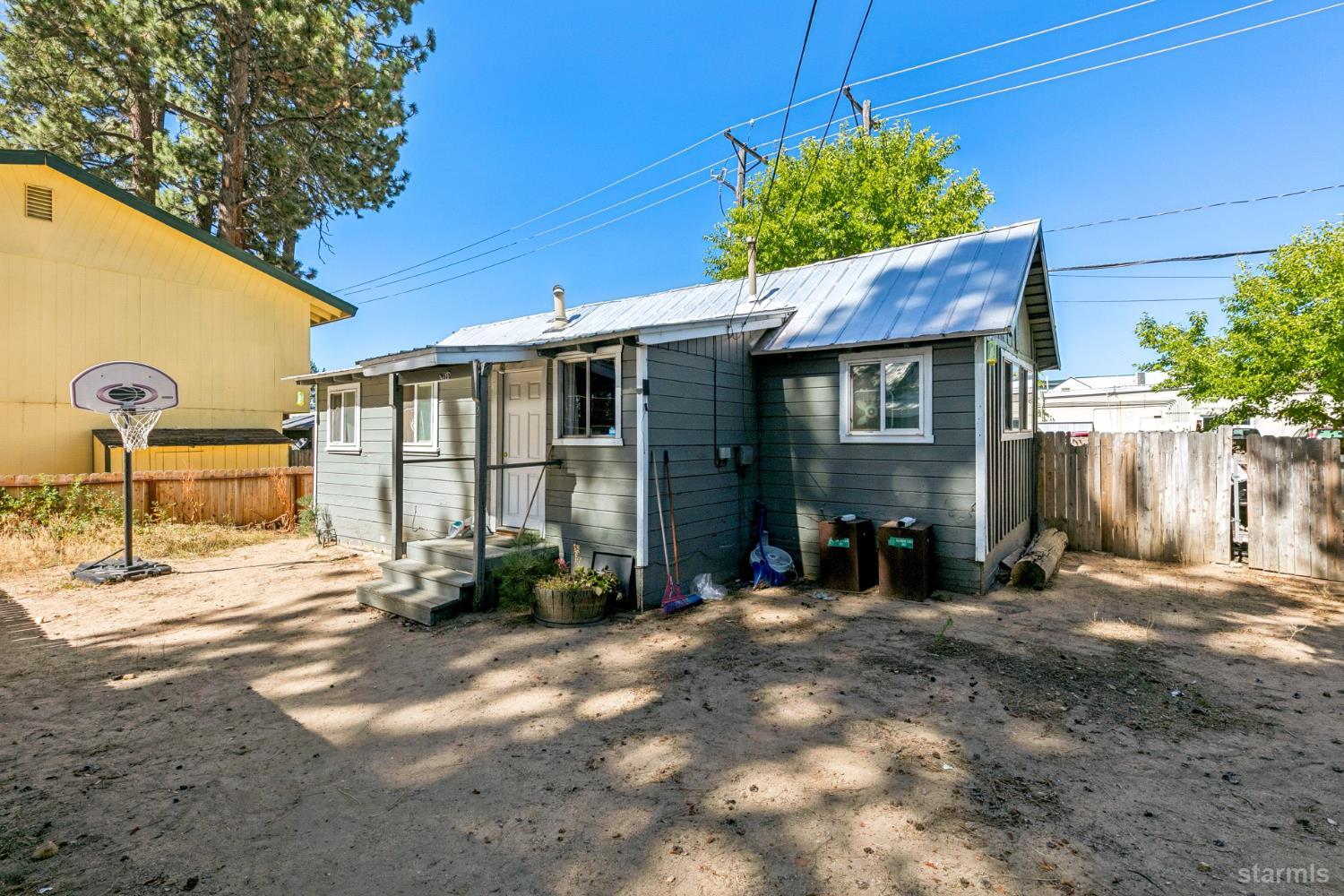 1039 Fern Road
