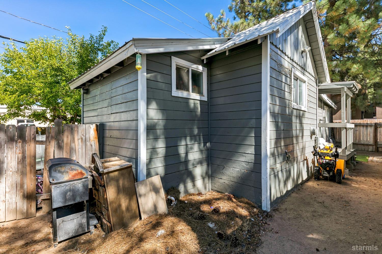1039 Fern Road