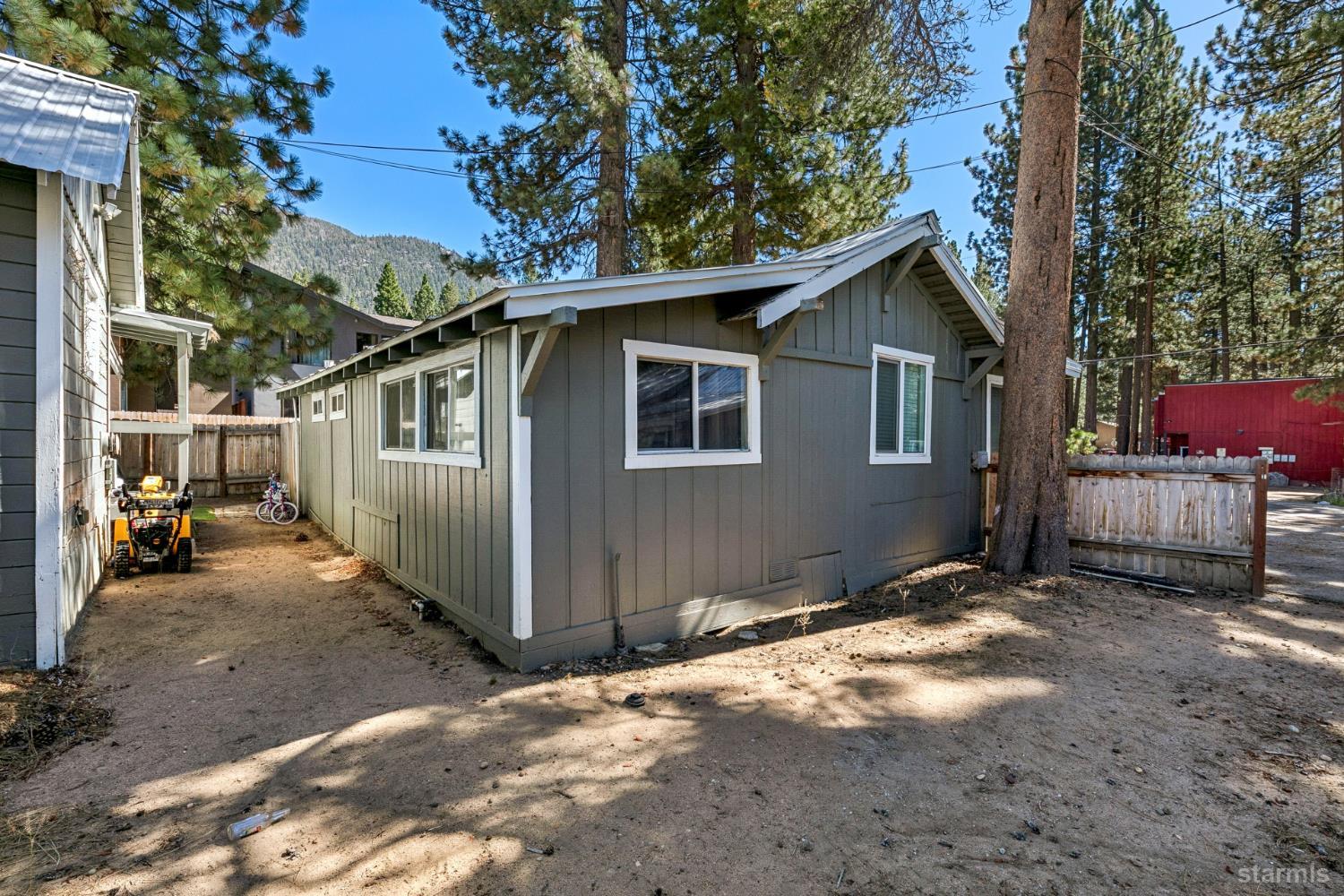 1039 Fern Road