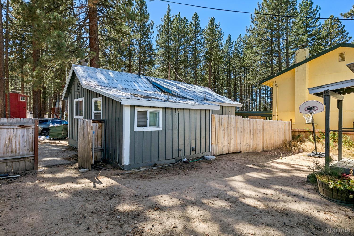 1039 Fern Road