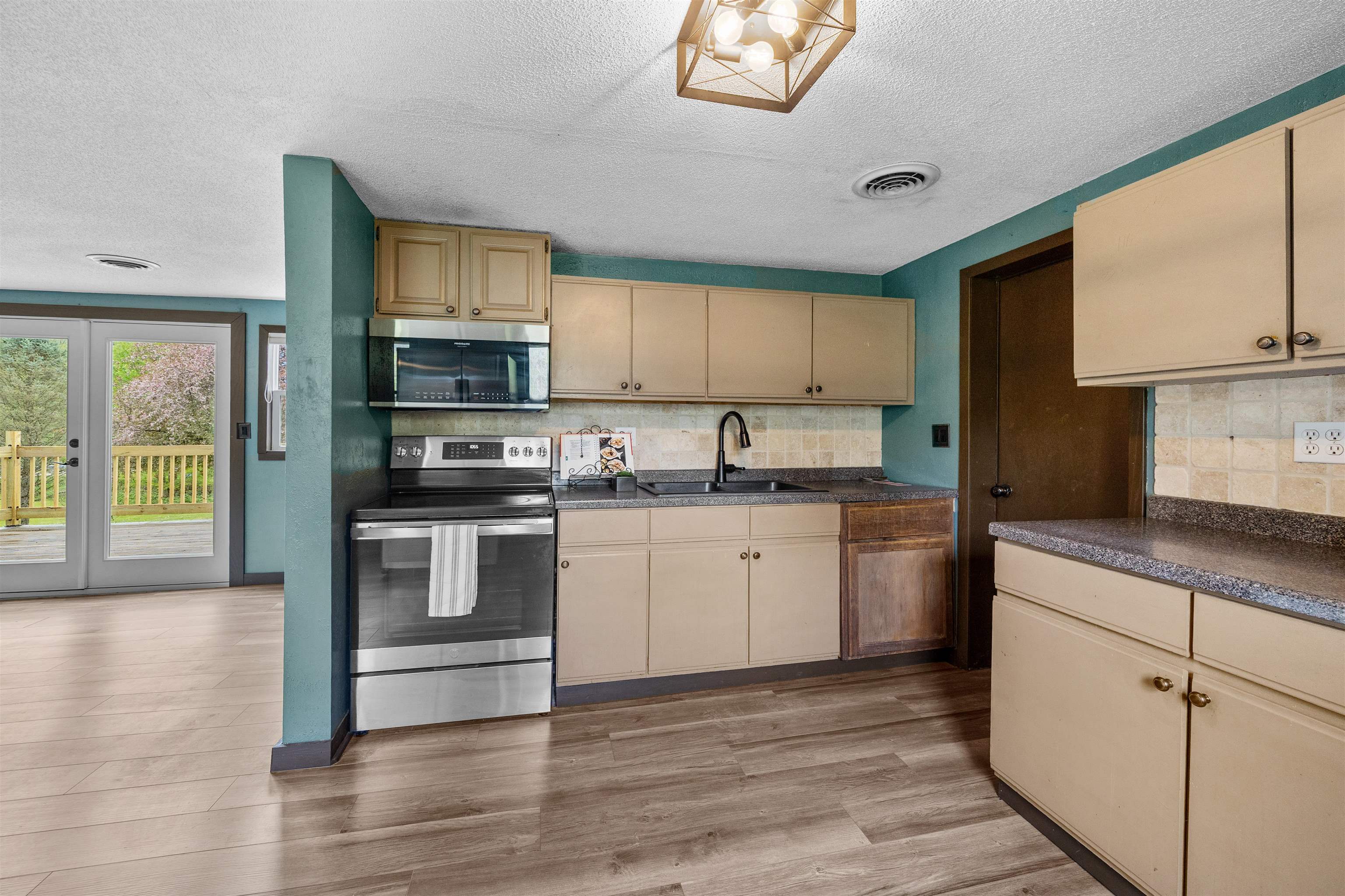 27916 Highway 80