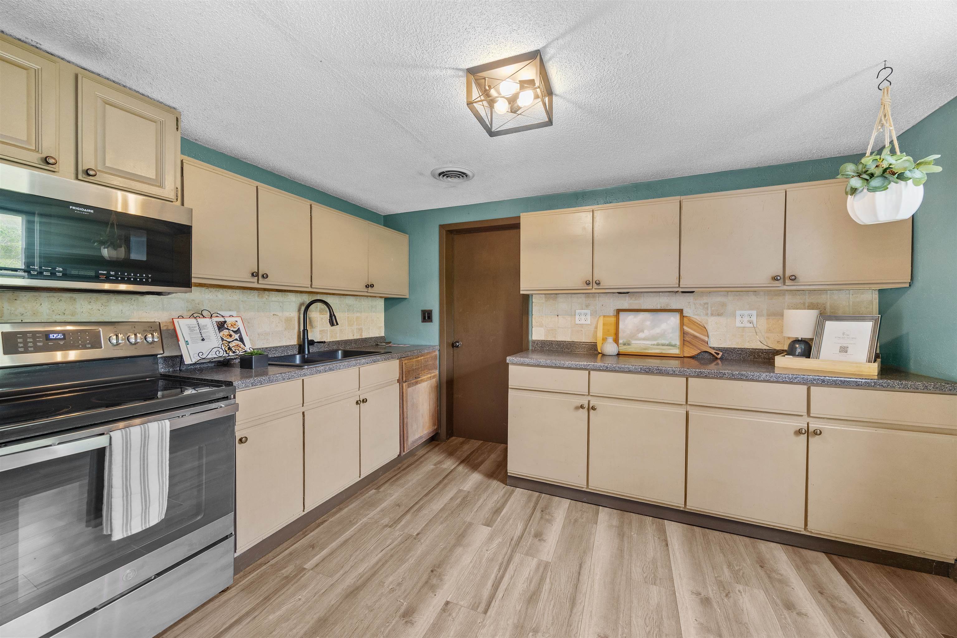 27916 Highway 80