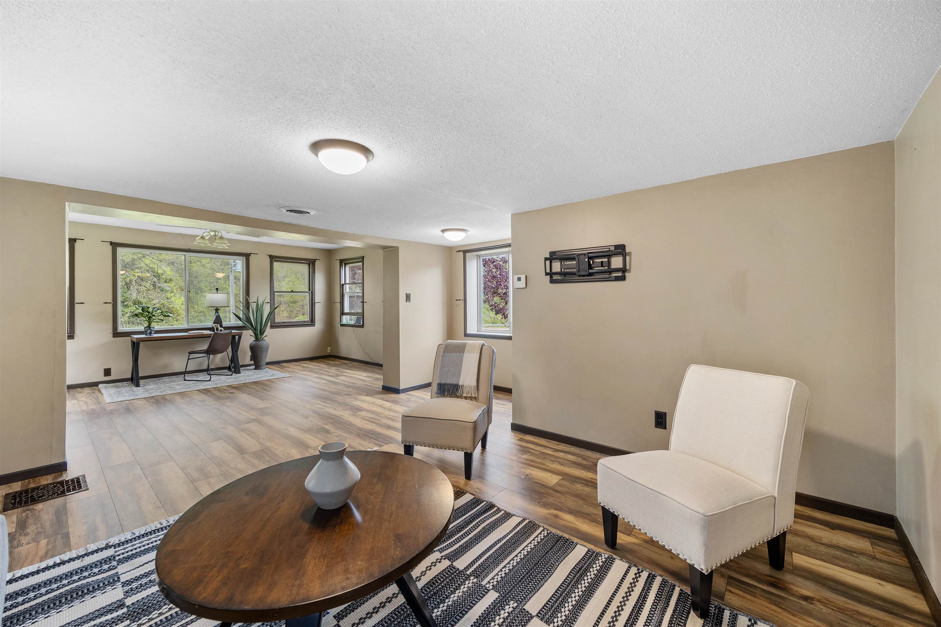 27916 Highway 80
