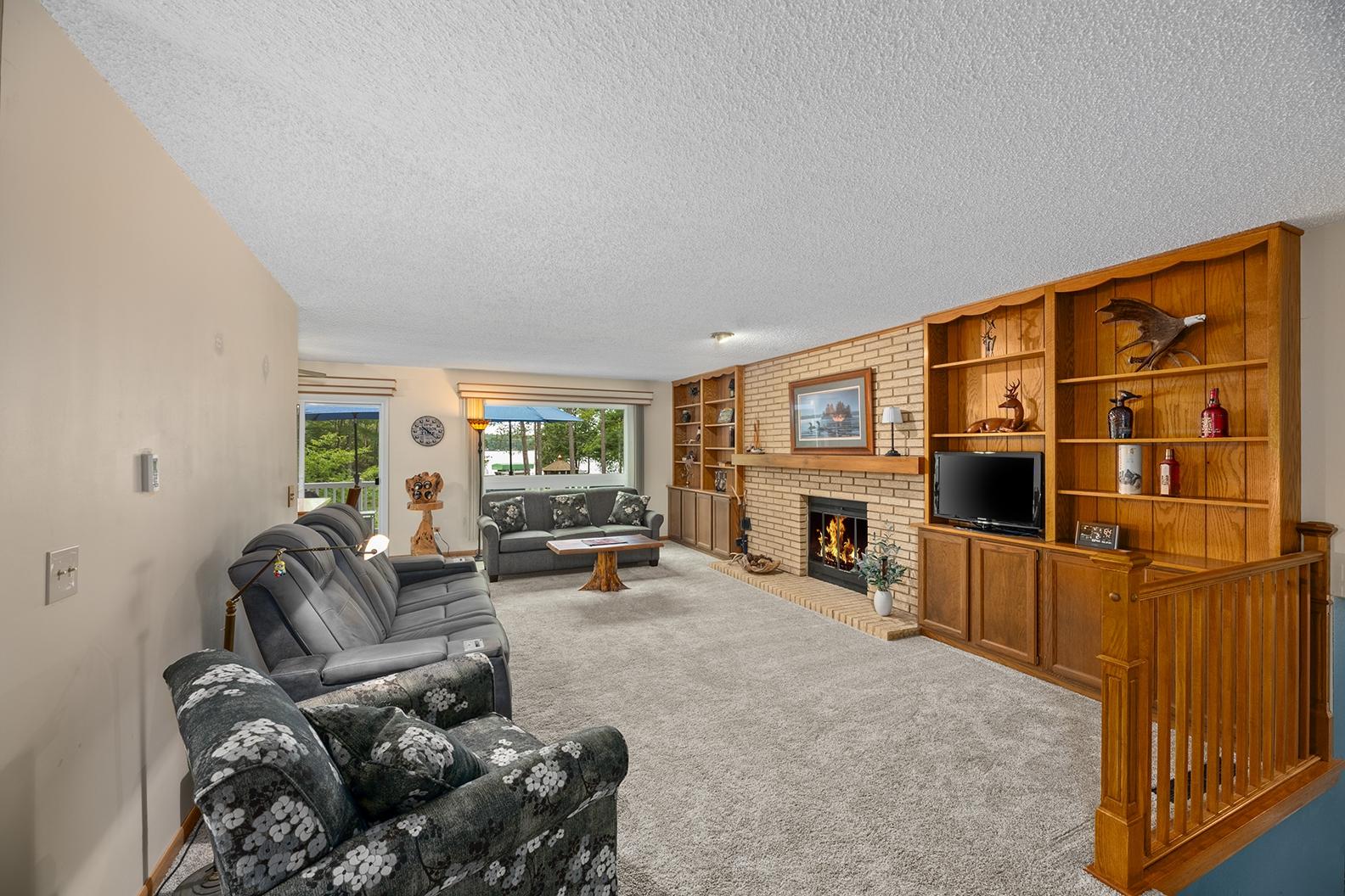 4220 CHAIN O LAKES RD