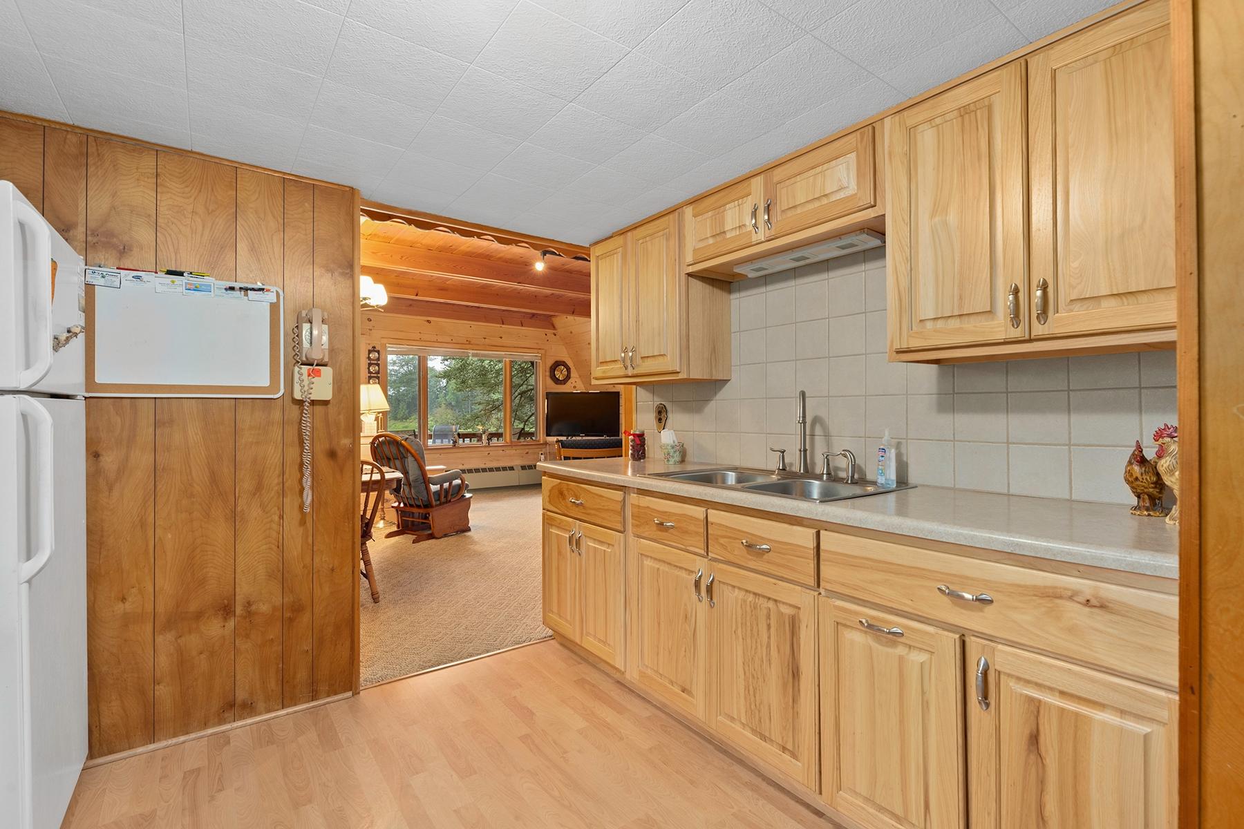 8993 ARNOLD STOCK LN