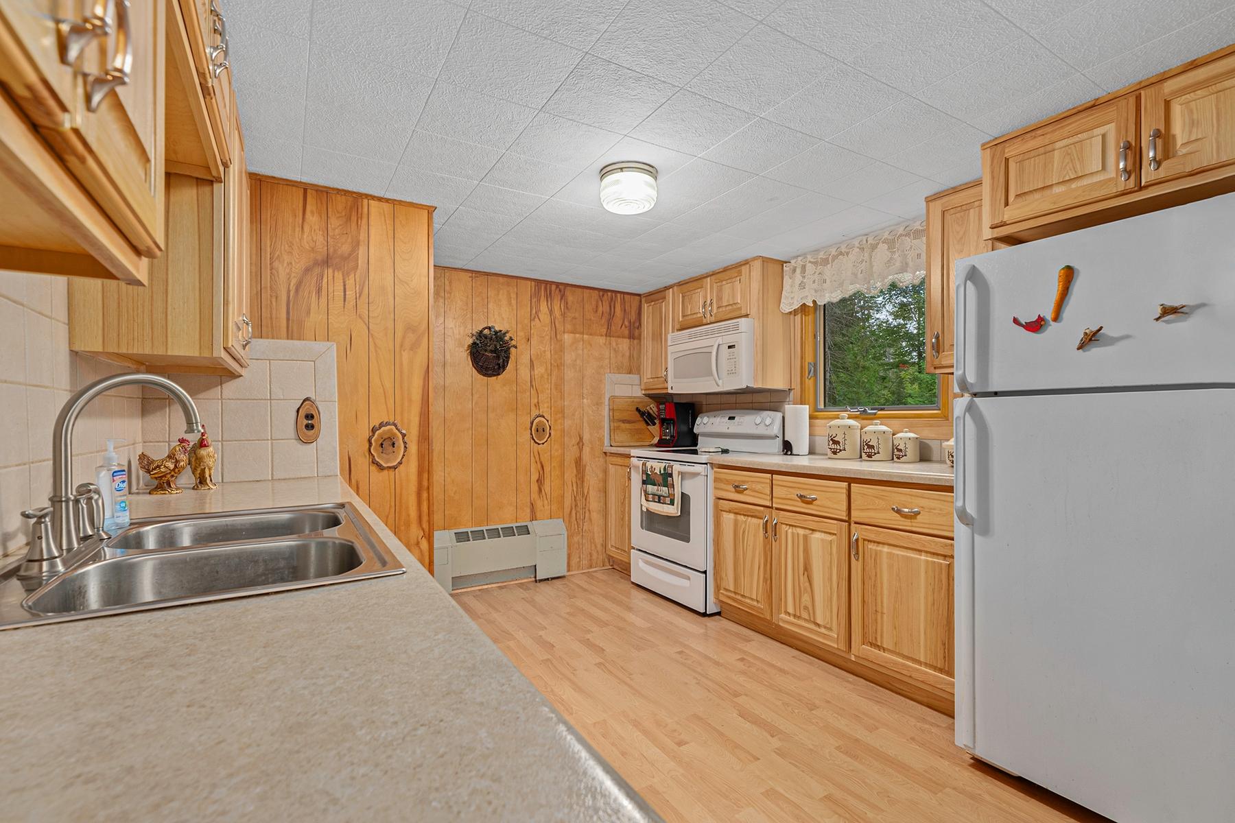 8993 ARNOLD STOCK LN