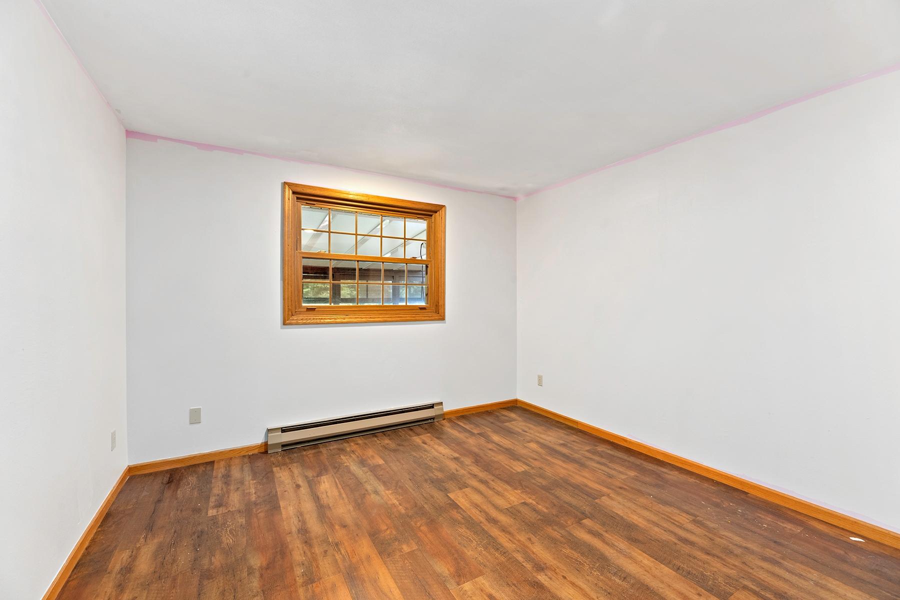 1542 MARSHA LN