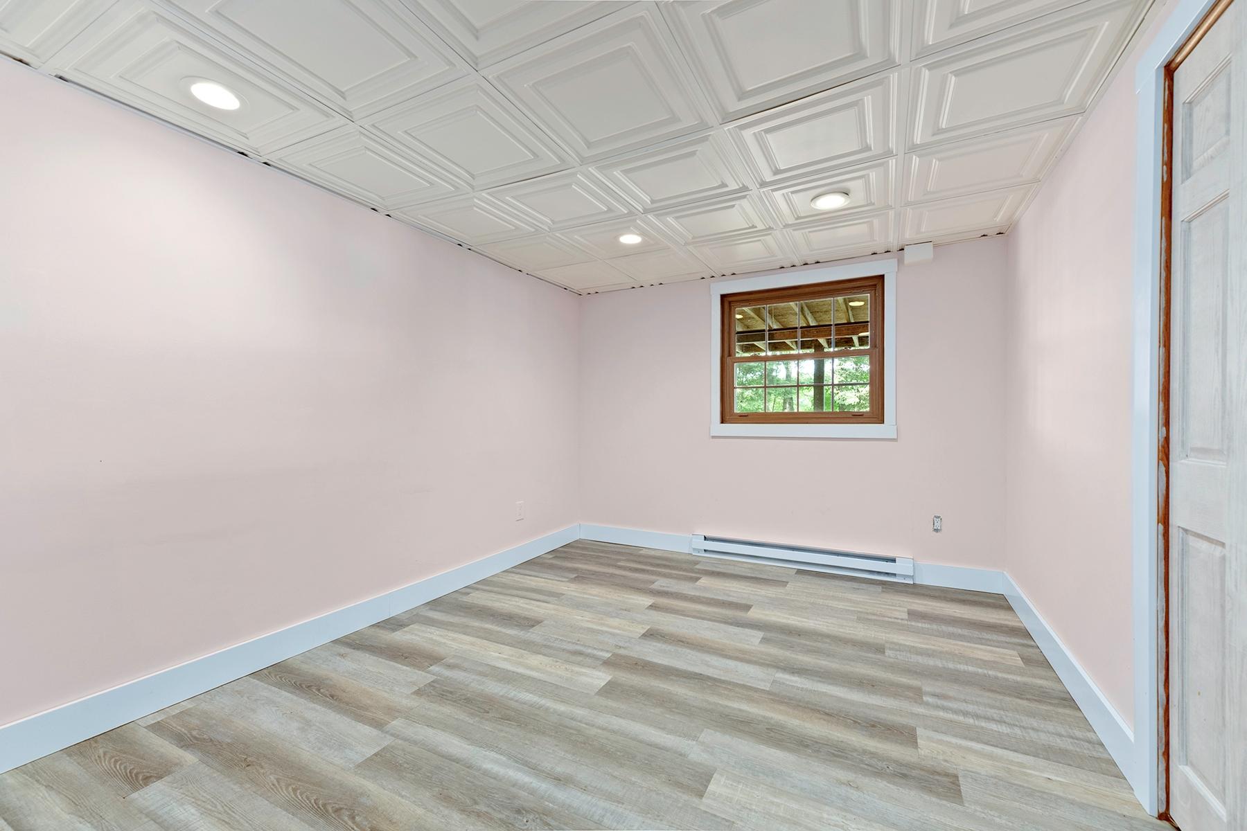 1542 MARSHA LN
