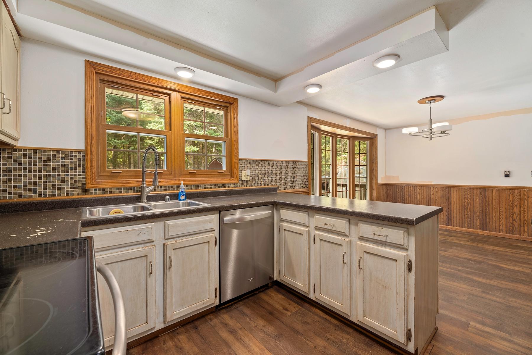 1542 MARSHA LN