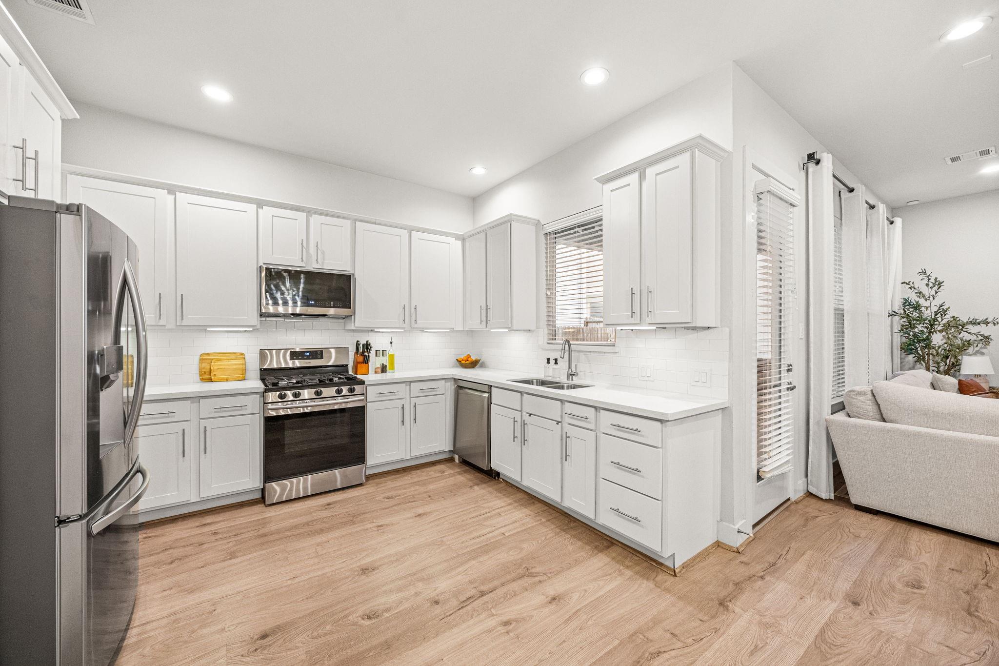 8817 Hollister Pine Court
