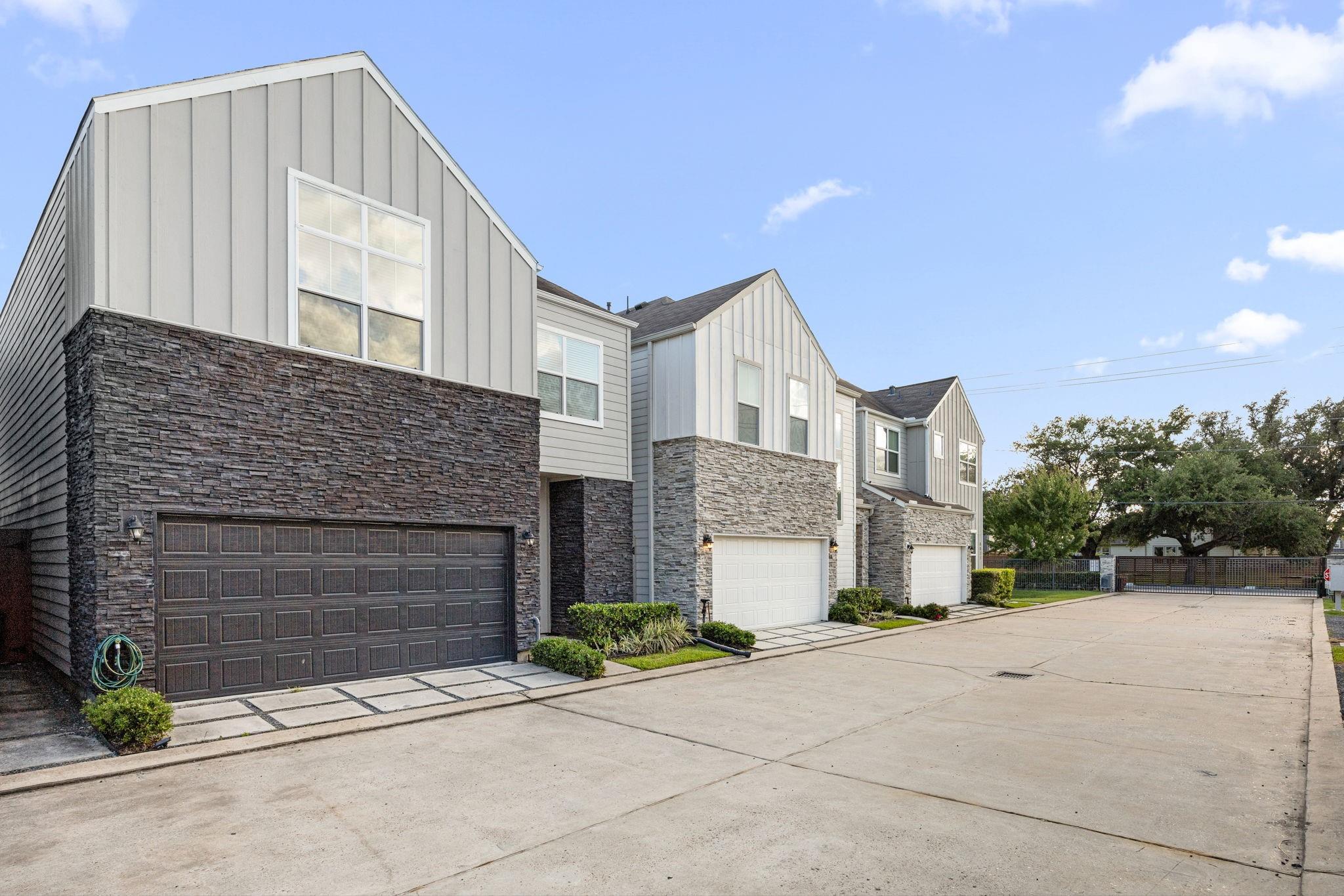 8817 Hollister Pine Court