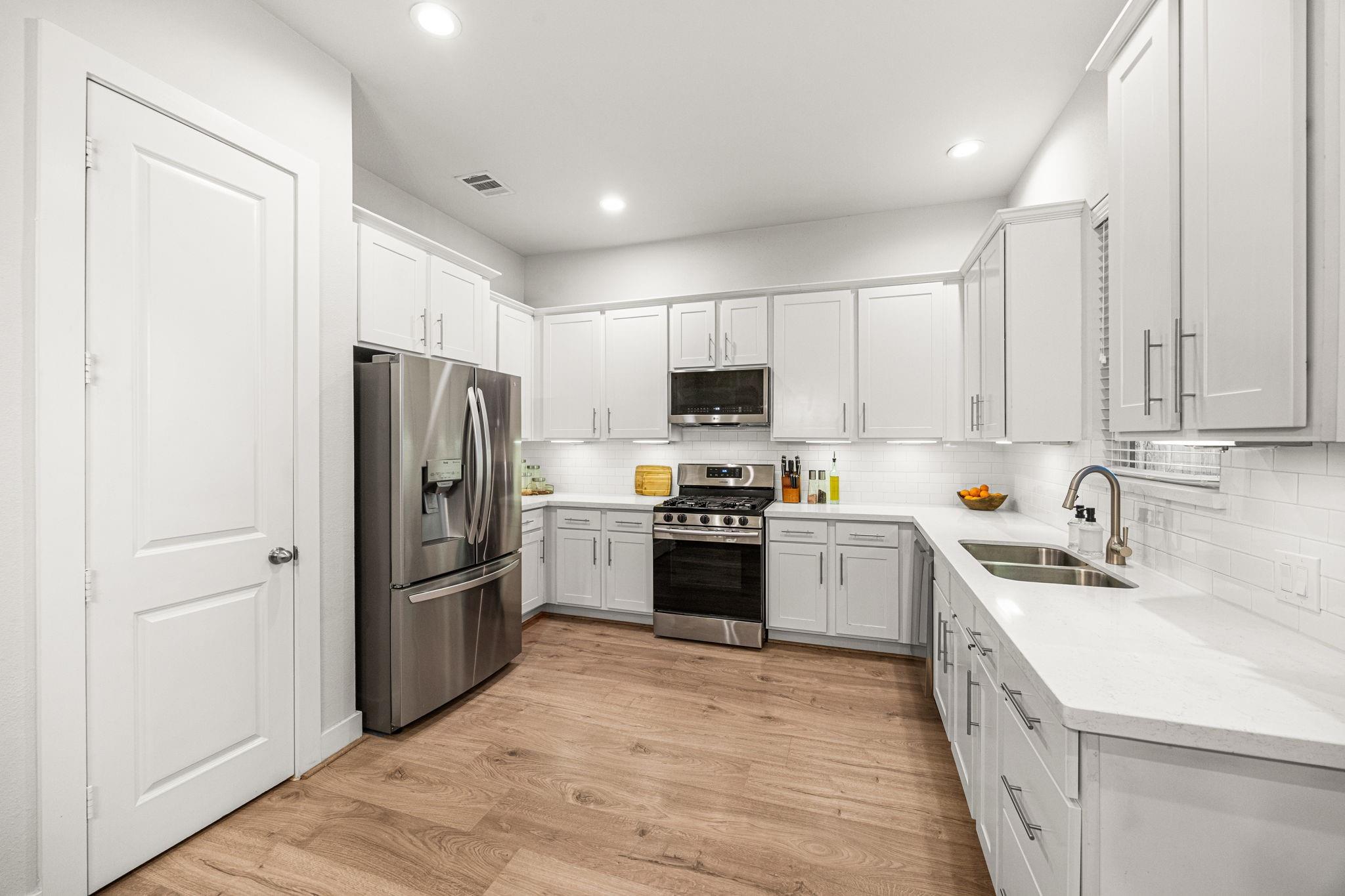 8817 Hollister Pine Court