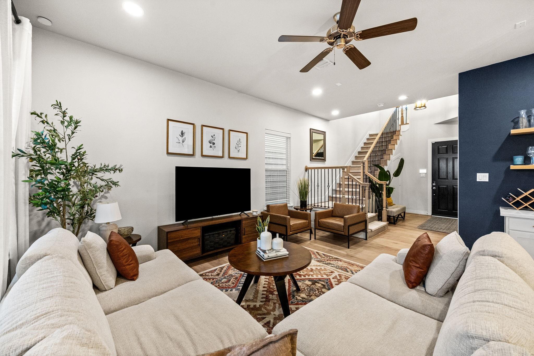 8817 Hollister Pine Court