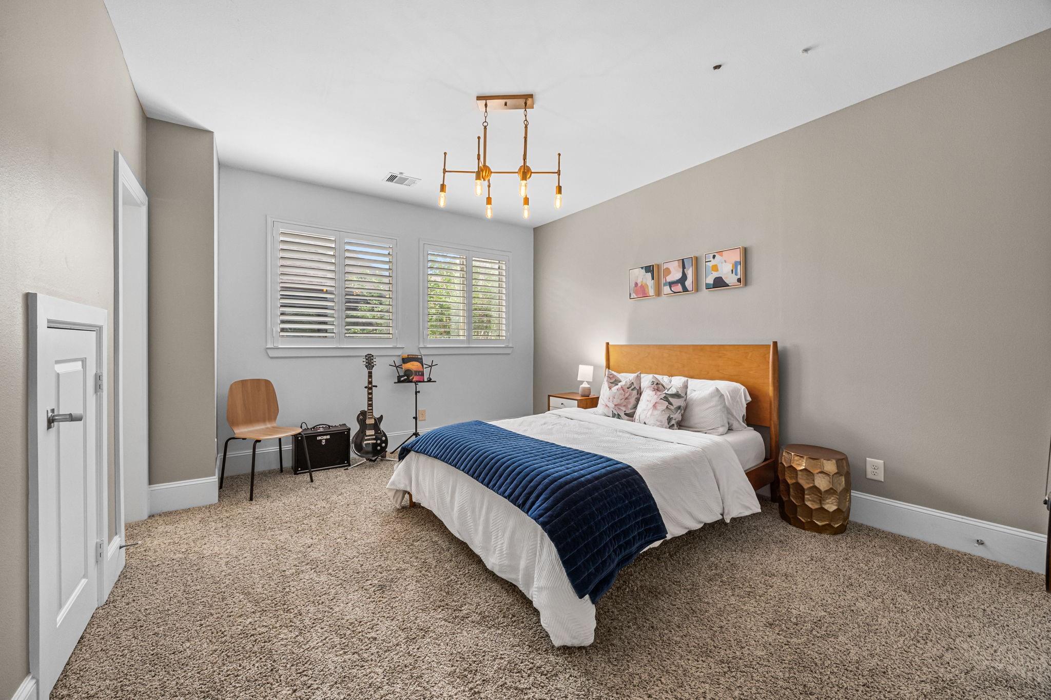 8413 Moritz Green