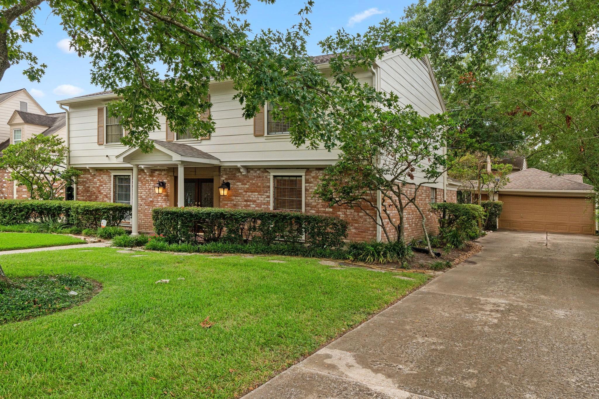 527 Briar Knoll Drive