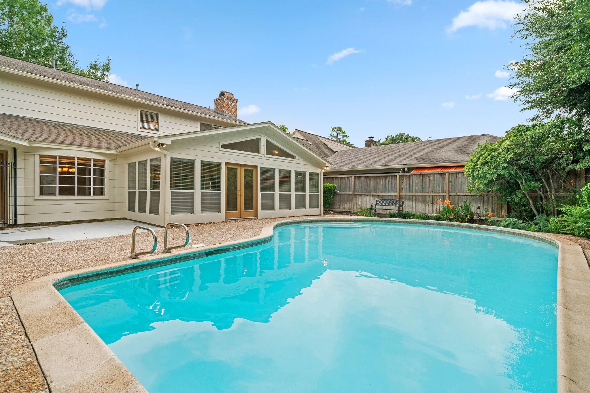 527 Briar Knoll Drive