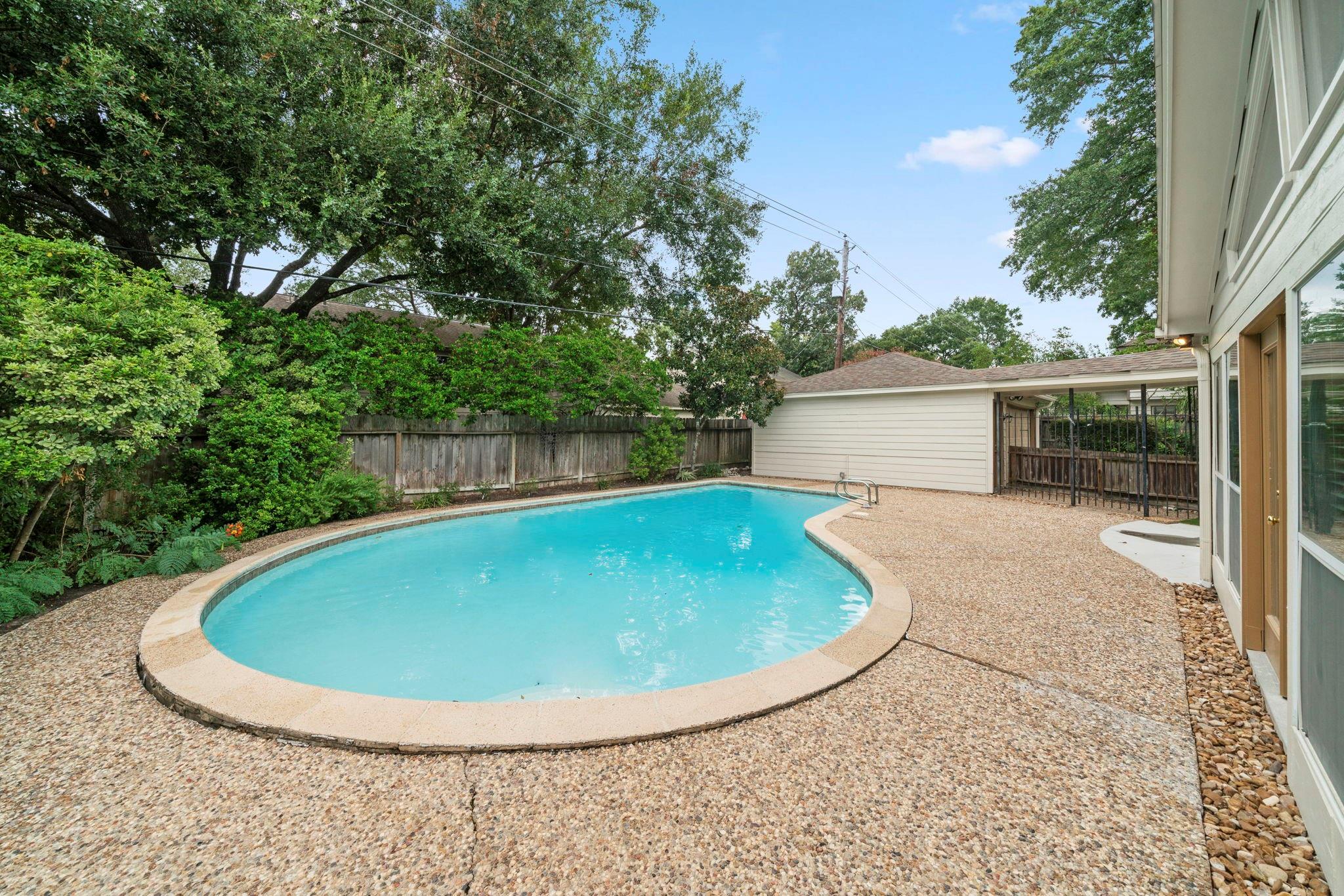 527 Briar Knoll Drive