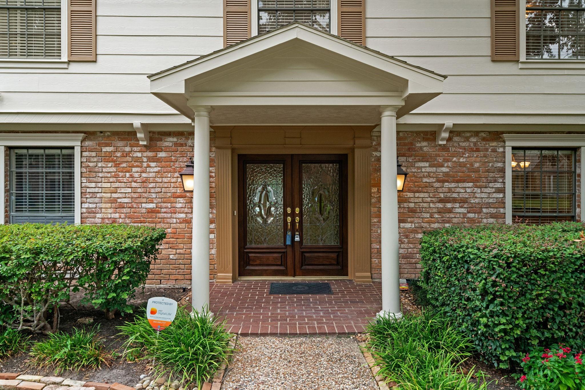 527 Briar Knoll Drive