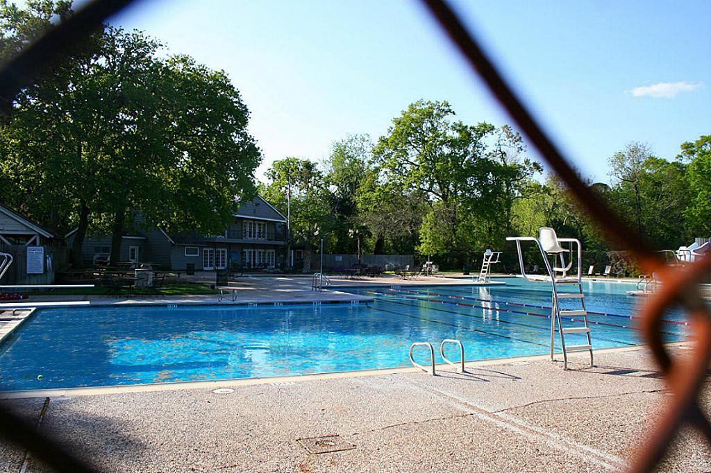 527 Briar Knoll Drive