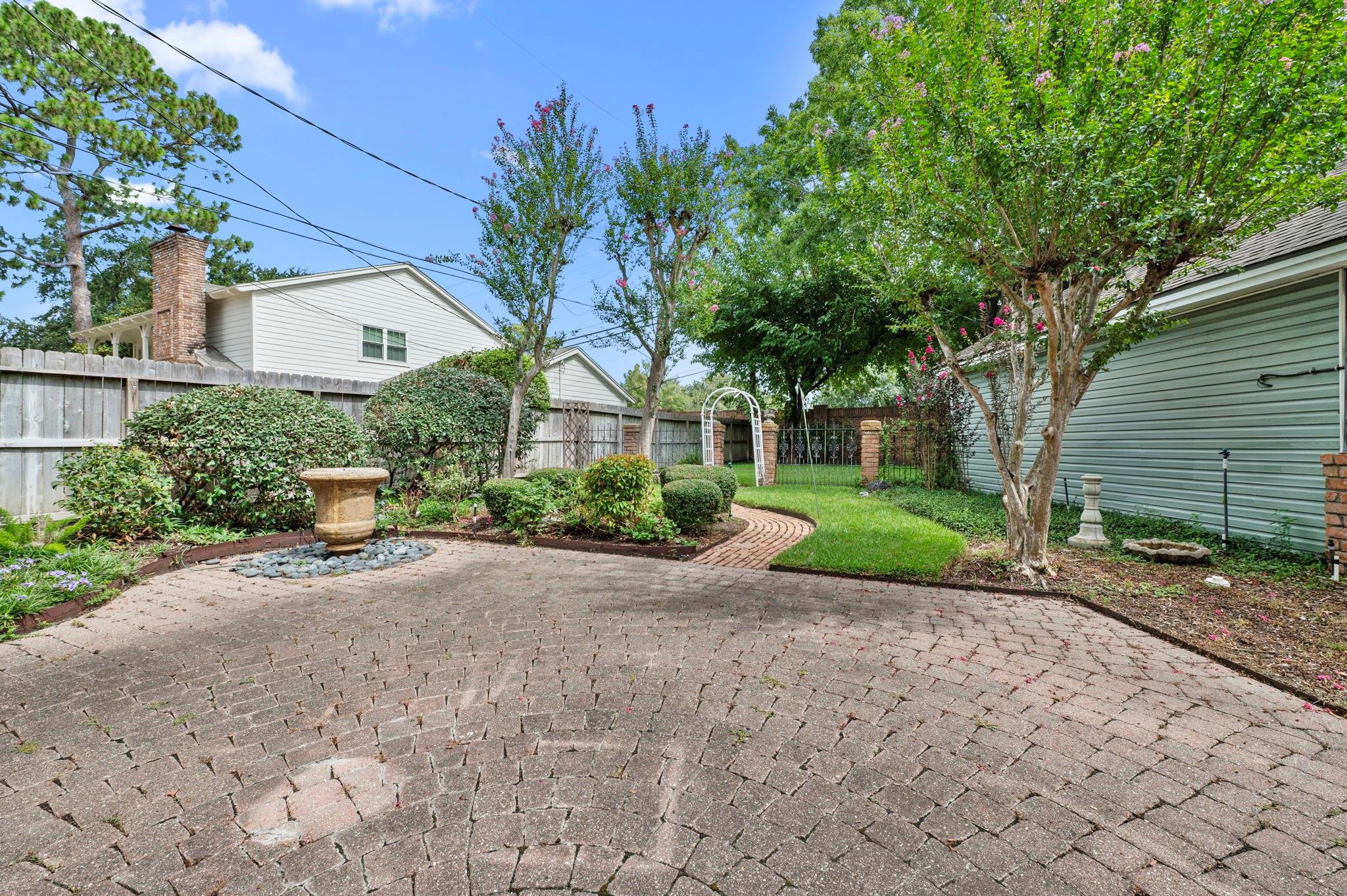 14302 Apple Tree Road