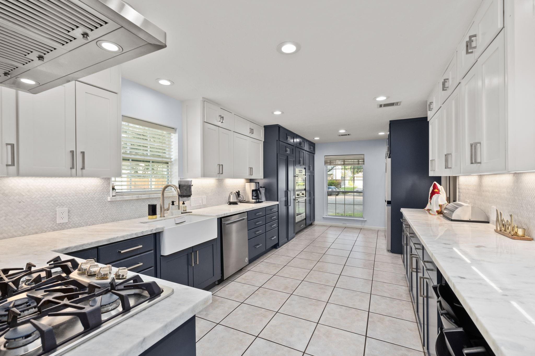 827 Thicket Lane, Houston