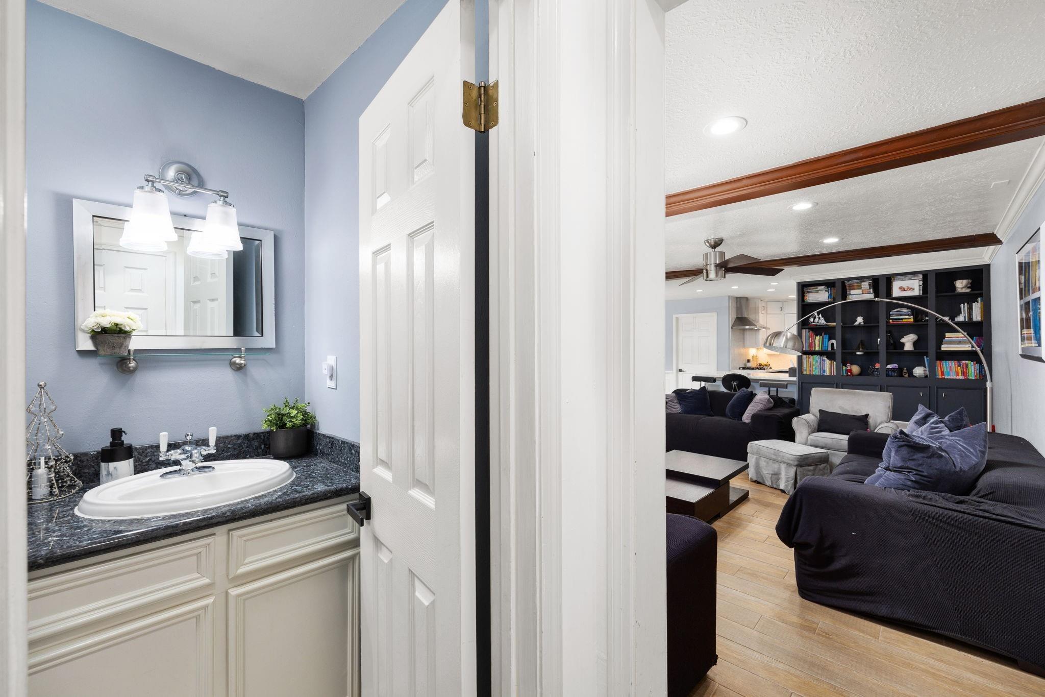 827 Thicket Lane, Houston