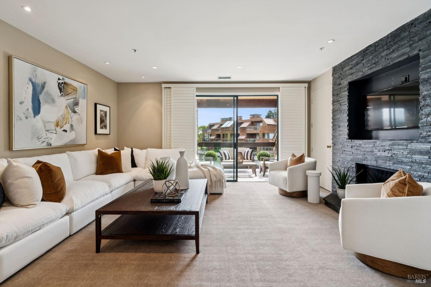 21 Lagoon Vista
