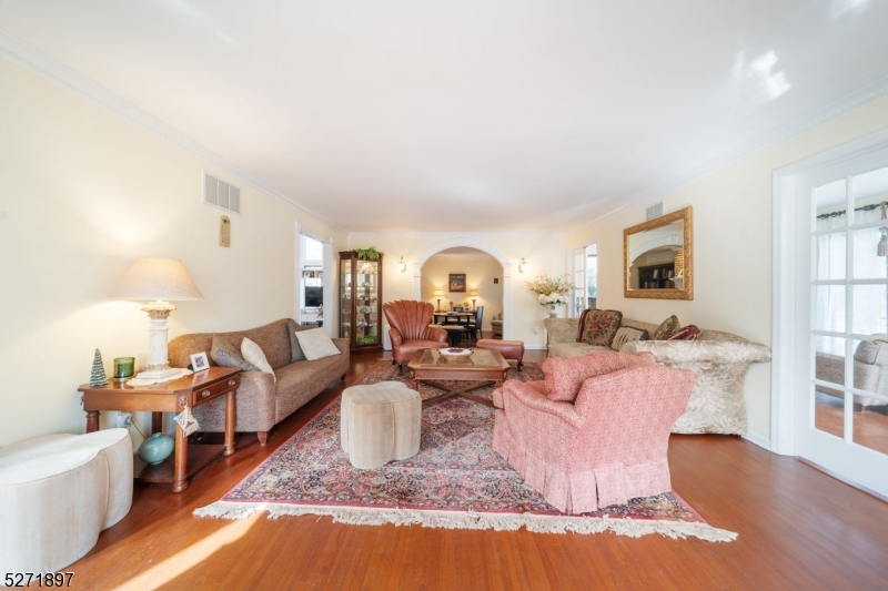 8 Canterbury Rd
