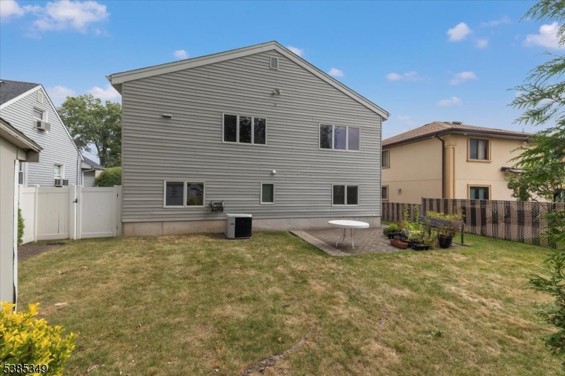 69 Larkspur Ln