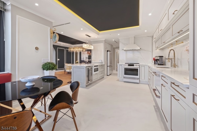 100 Carlyle Drive VG6