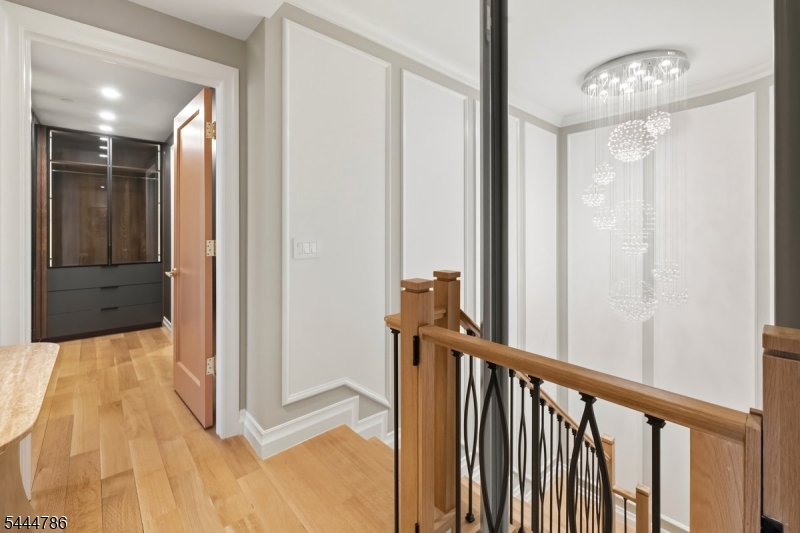 100 Carlyle Drive VG6