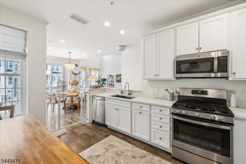 121 Sequoia Dr