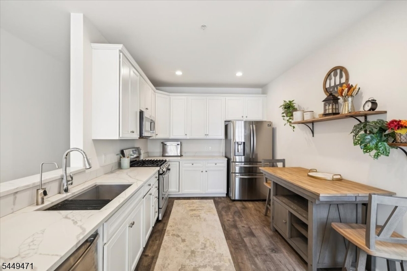 121 Sequoia Dr